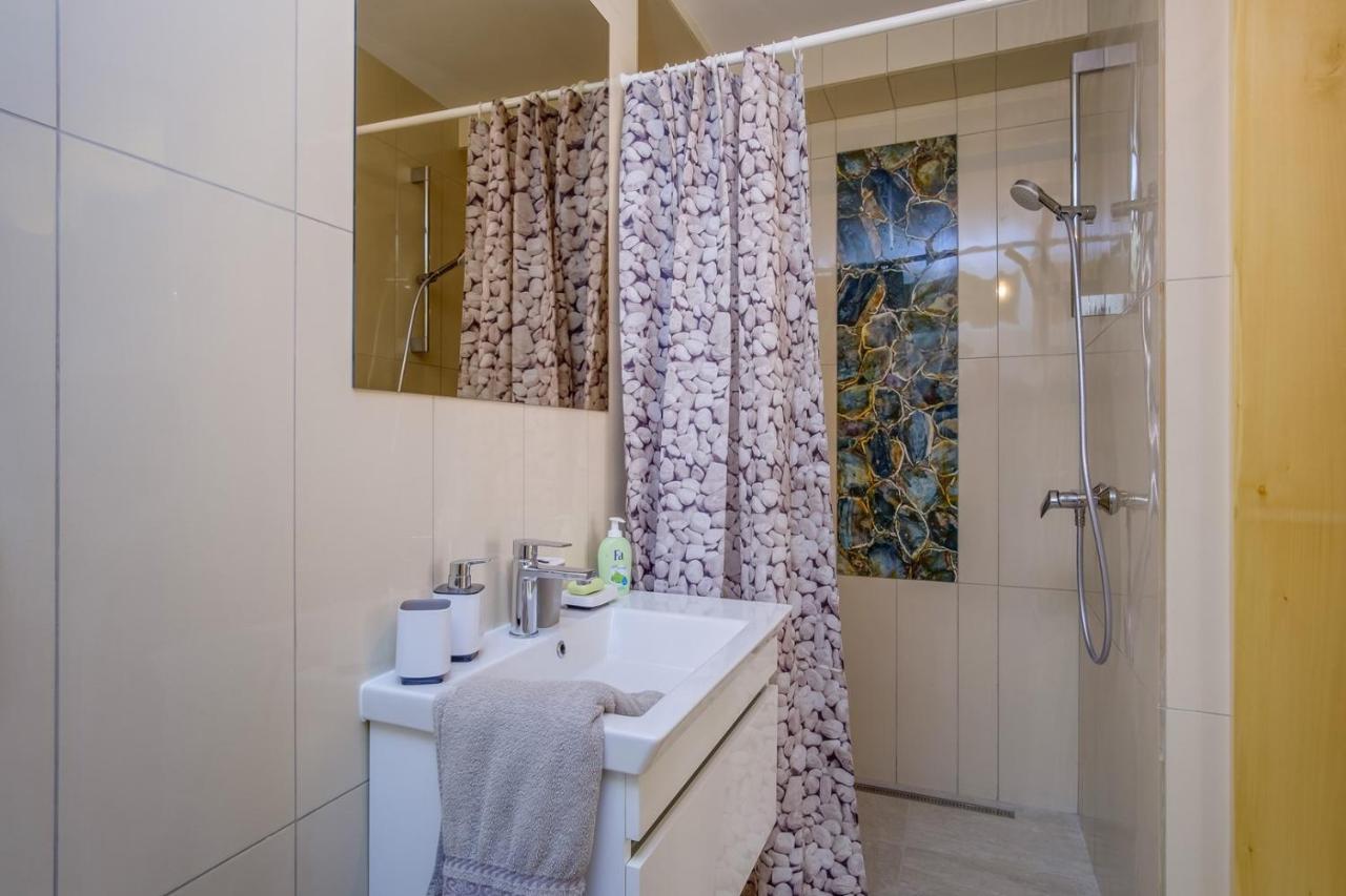 Elegant Apartment Iris Mali Lošinj Esterno foto