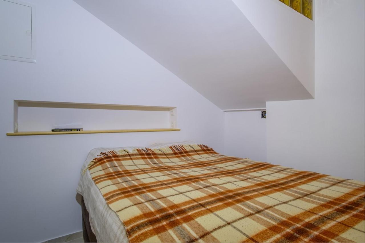 Elegant Apartment Iris Mali Lošinj Esterno foto